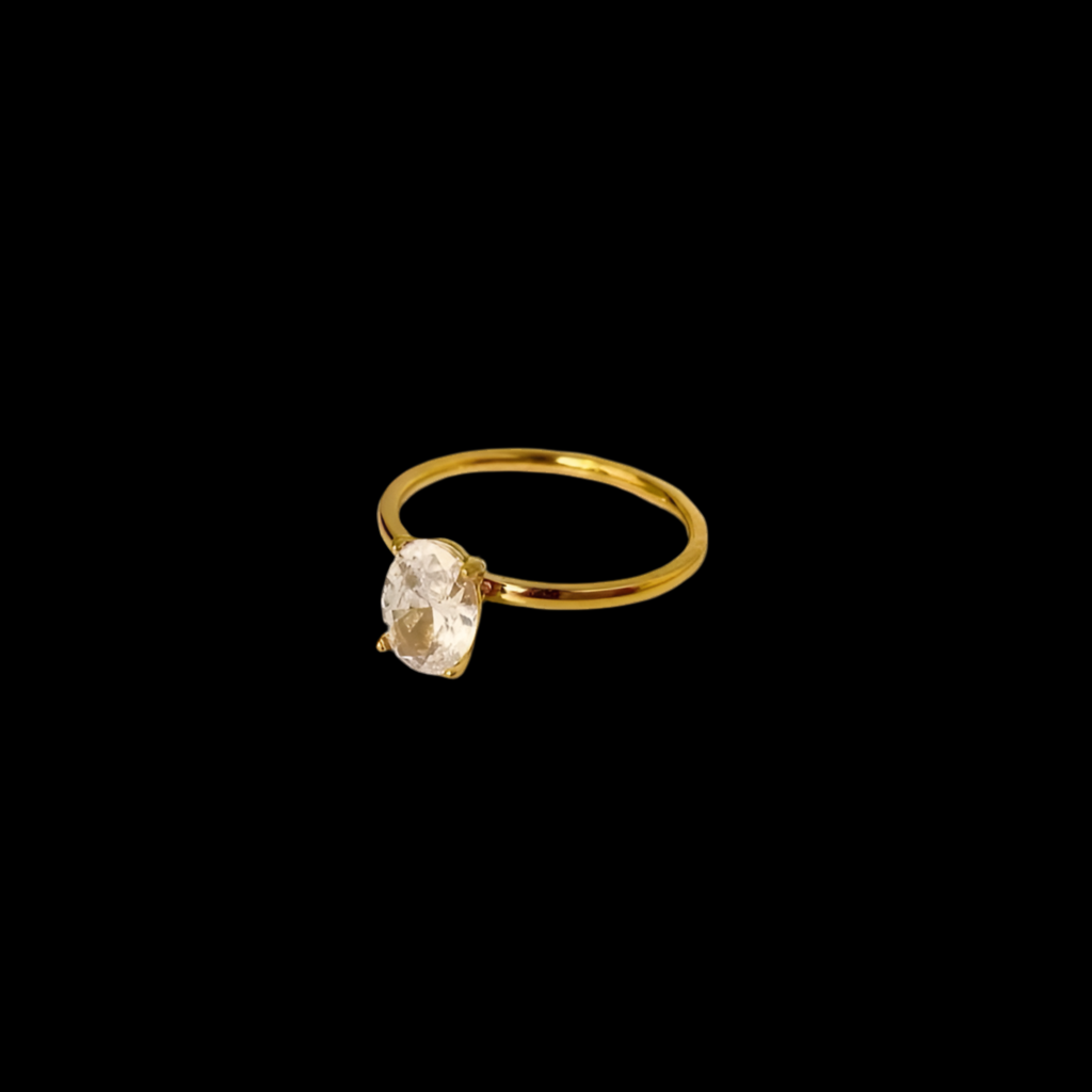 Oval solitaire ring | 18kt gold plated