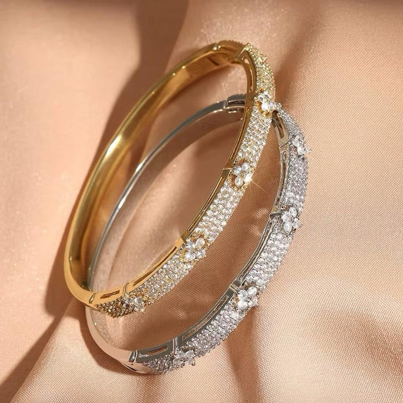 The Flower Zirconia Bangle | 18kt Gold Plated