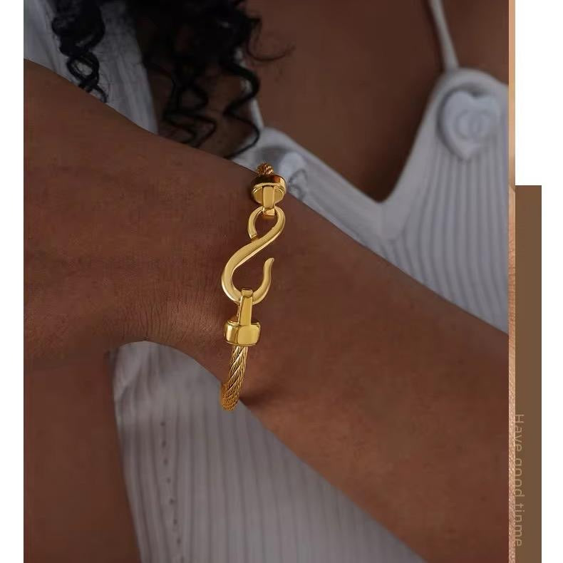 Hook Bangle | 18kt Gold Plated