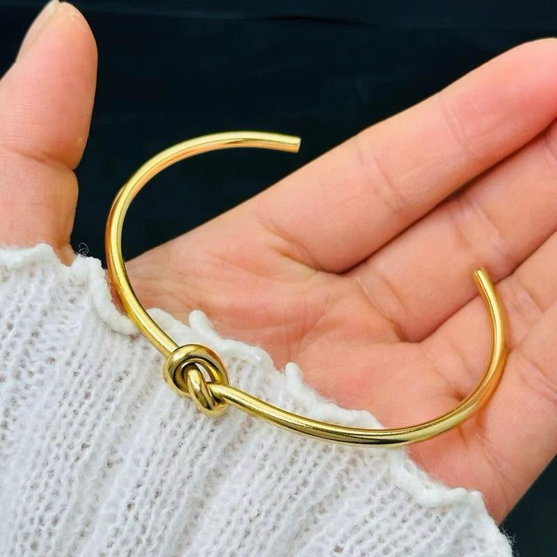 Twist Bangle | 18kt Gold Plated