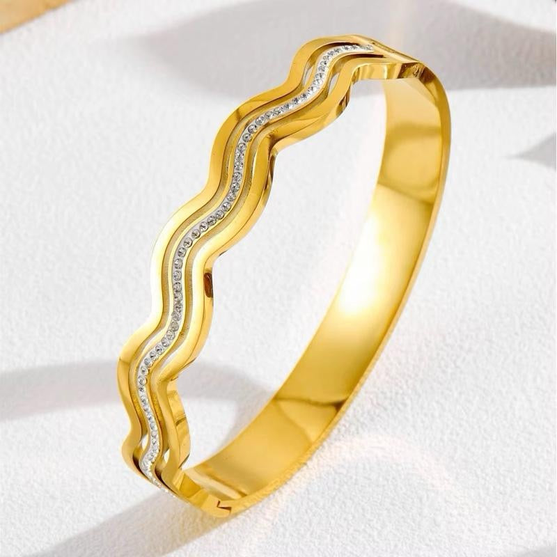 Wavy Bangle | 18kt Gold Plated