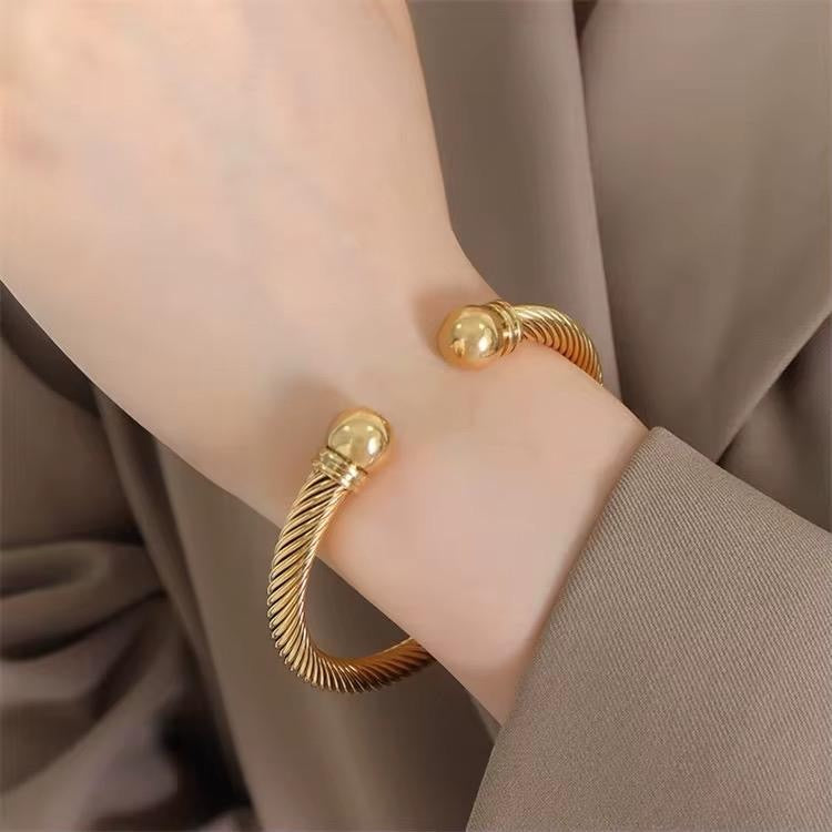 Twirl Bangle | 18kt Gold Plated