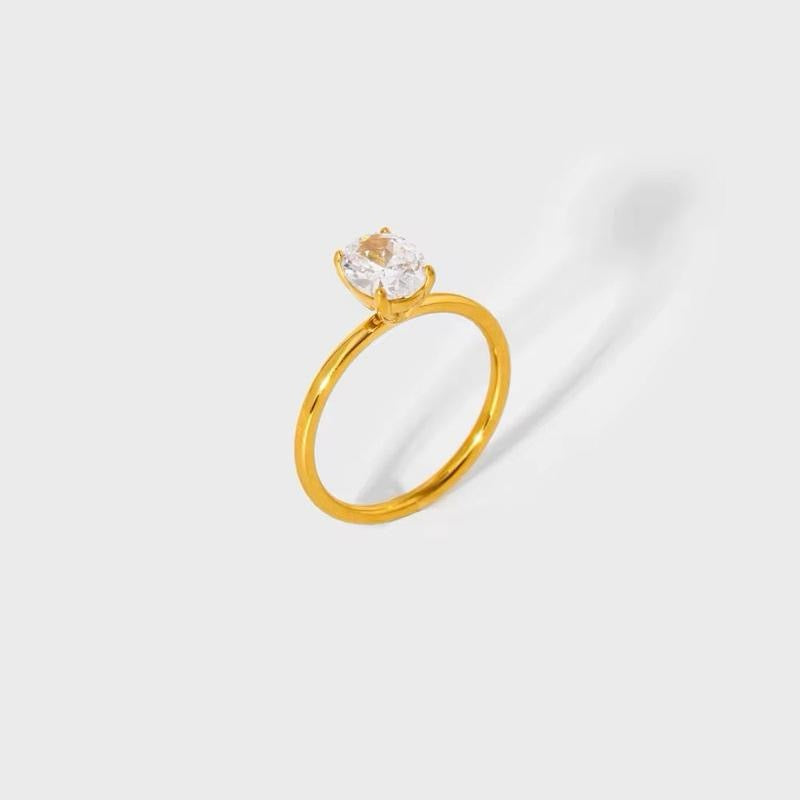 Oval solitaire ring | 18kt gold plated