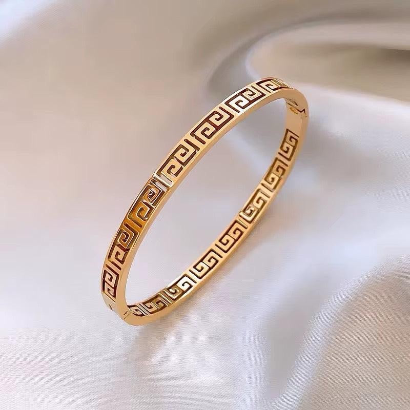 Maze Bangle | 18kt Gold Plated