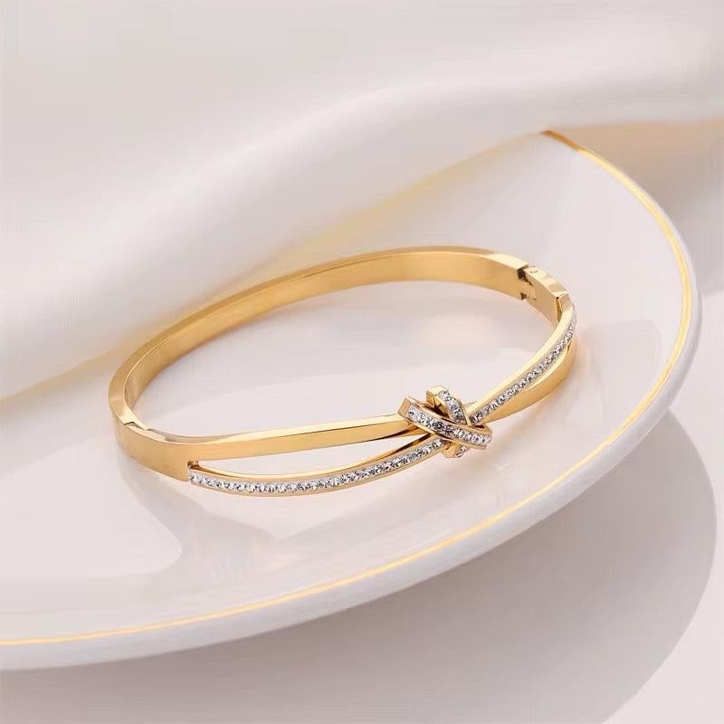 Knot Bangle | 18kt Gold Plated