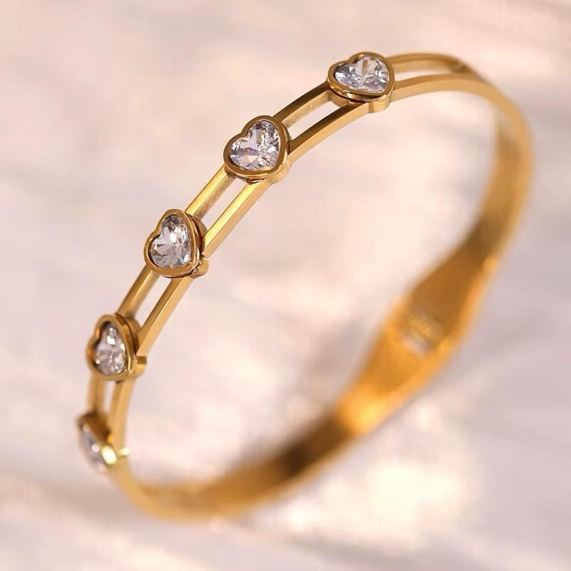 Diamond Heart Bangle | 18kt Gold Plated