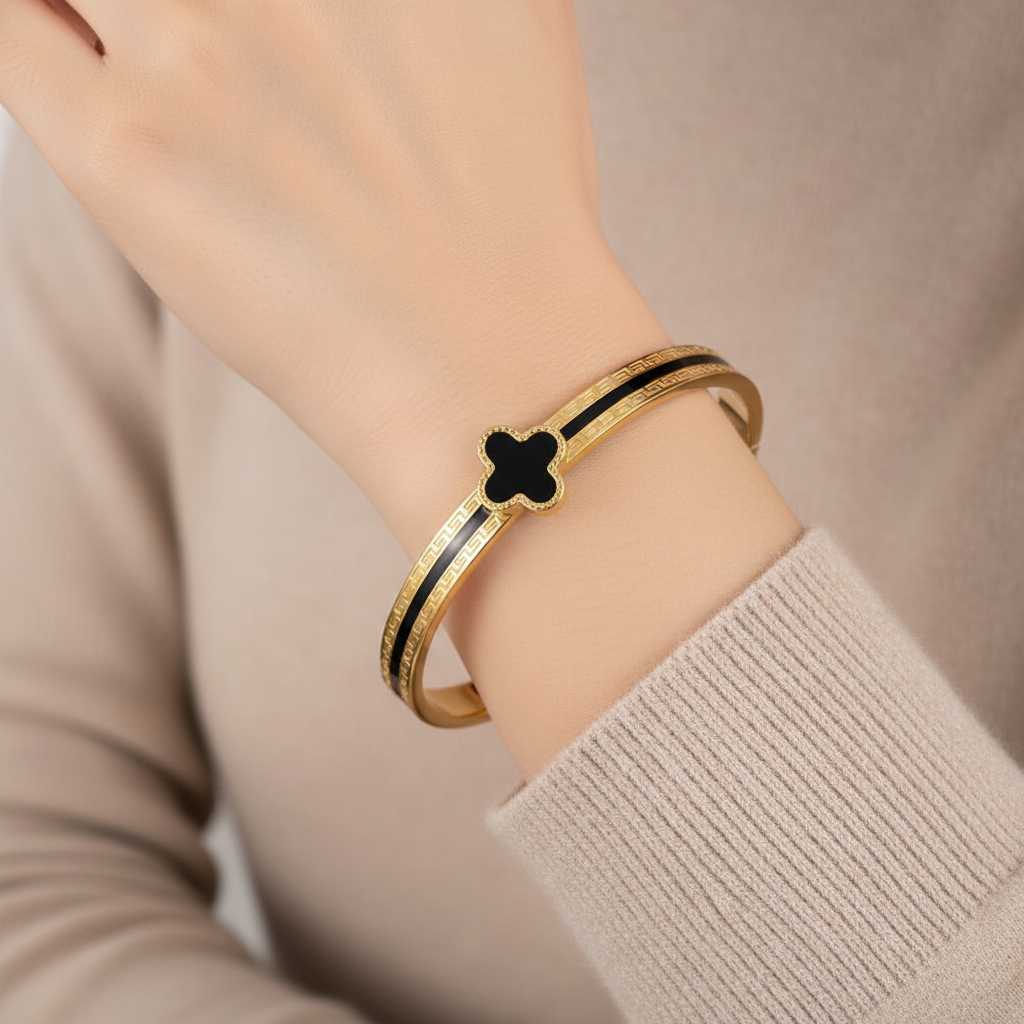Single Clover Bangle - Black