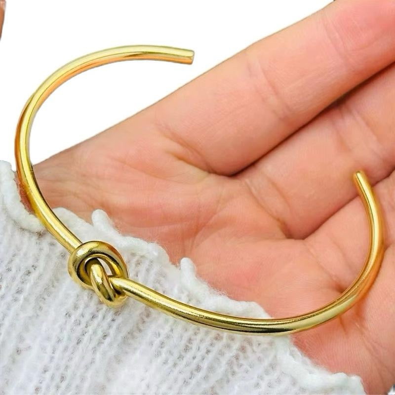 Twist Bangle | 18kt Gold Plated